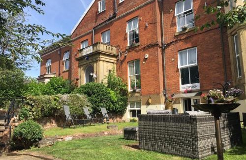 Cheetham Hill House | Queens Guesthouse Manchester