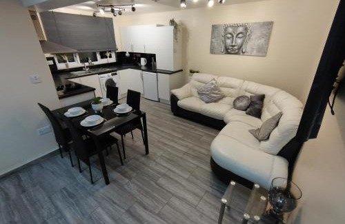 Pembroke Dock Apartment | Queens Holiday Apartment