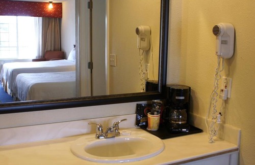 Anaheim Resort Hotel | Queens Inn Anaheim