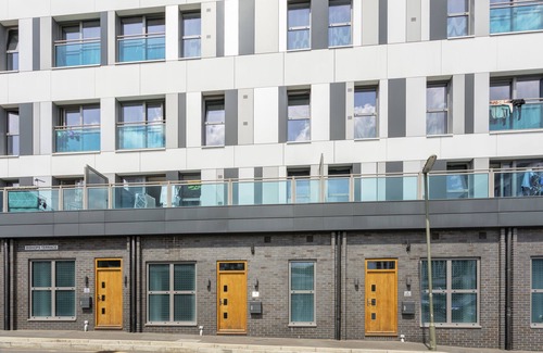 Redhill Apartment | Queens Lodge 1-Bed Apartment in Redhill