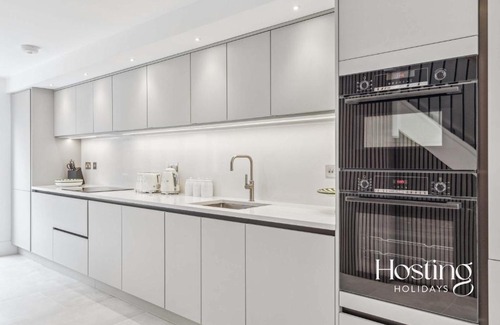 Henley House | Queens Mews Brand New Luxury Home with Parking