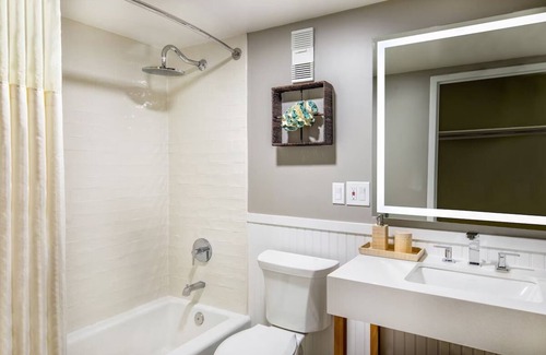 North Ocean City Hotel | Queens Oceanic Outlook, Ashore Resort, Vibrant Beachfront