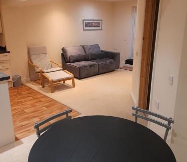 Trafford Apartment | Queens One