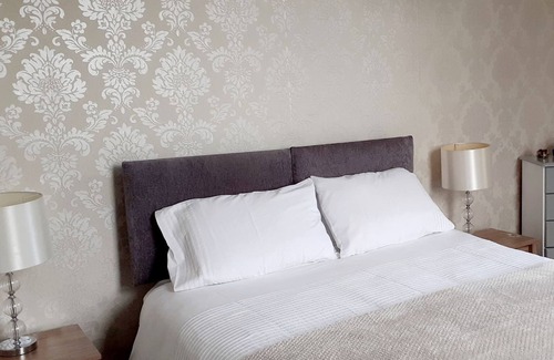 Porthmadog House | Queens Rooms