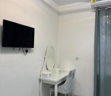 Accra Apartment | Queens Valley View Holiday Home