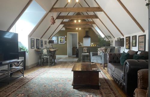 Par Apartment | Queensbury Loft