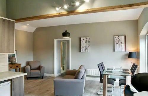 Beverley Apartment | Queensgate Holiday Apartment , Beverley with parking