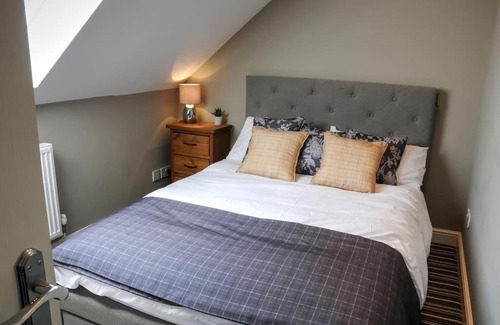 Beverley House | Queensgate Holiday Cottage Beverley with Parking
