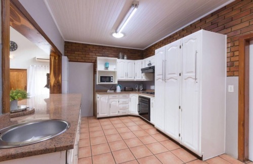 Queenswood House | Queensrest