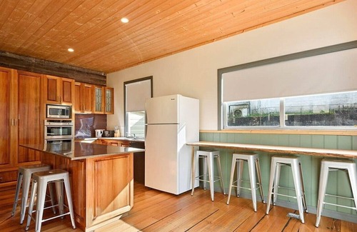 Queenstown Cottage | Quentin's Cottage - a cosy retreat by Mt Owen - close to town and trails!