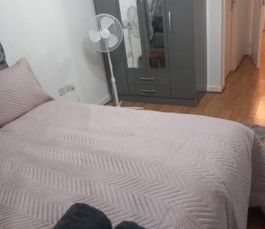 Dartford Apartment | Quibid Cozy Corner Escape QS018
