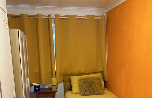 Crawley House | Quick Stop Night Stay Gatwick