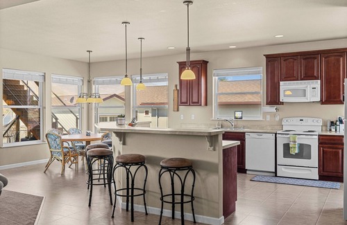 Desert Aire House | Quick Sunny Escape in Desert Aire - Golf, Swim, and Concerts at The Gorge