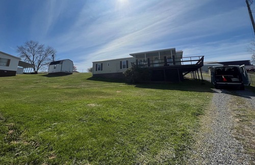 Bristol House | Quick Walk to Painter Creek Marina on SOHO- Sleeps 5!