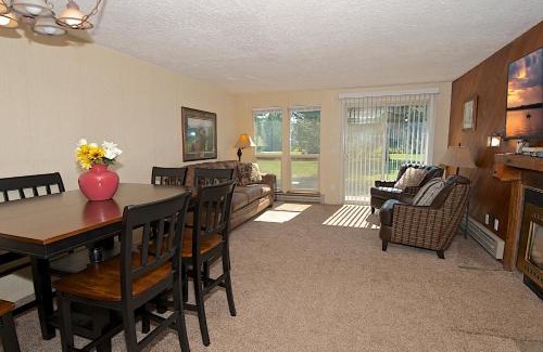 Island Park House | Quickdraw by KABINO Satellite WiFi Awesome Location Sleds Welcome Condo on Golf Course