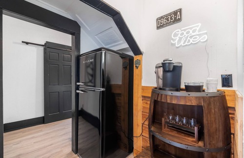 West Central Apartment | Quiet 2 BD Apartment in Downtown