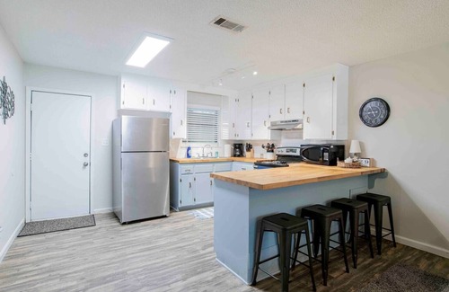 Florida Panhandle House | Quiet 2 bdroom Duplex 9 Mile Rd-Pine Forest Area