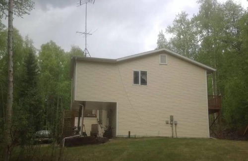 Fairbanks Apartment | Quiet 2 bed 1 bath apartment in the hills - 10 mins from town!