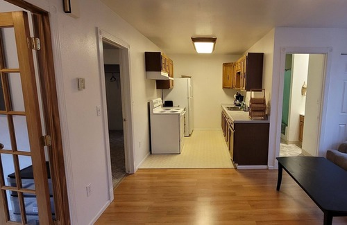 Fairbanks Apartment | Quiet 2 bed 1 bath apartment in the hills - 10 mins from town!
