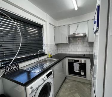 Newark upon Trent Apartment | Quiet 2-Bed with Private Garden and Drive