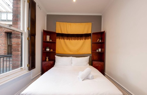 Chinatown Apartment | Quiet 2 Bedroom Apartment in Heritage Building in the CBD