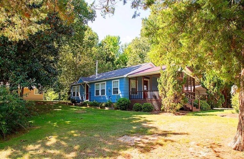 Oxford Cottage | Quiet 2 bedroom cottage close to M-Trade Park.