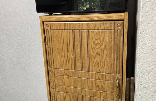 South Haven Condo | Quiet 2 Bedroom, Sleeps up to 8, dog friendly.