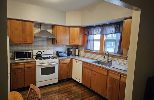Front Park Apartment | Quiet 2 bedroom