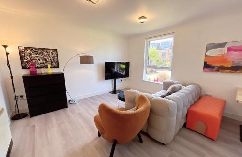 Muirhouse Apartment | Quiet 2 bedrooms and 2 bathrooms with free parking