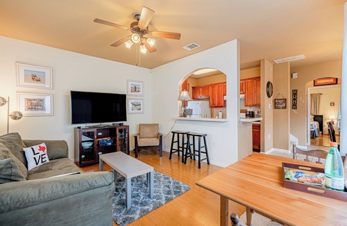 Central East Austin House | Quiet 2 Story Walkable to East Side Eateries