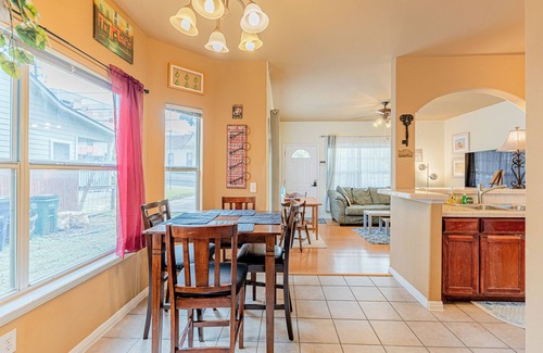 Central East Austin House | Quiet 2 Story Walkable to East Side Eateries