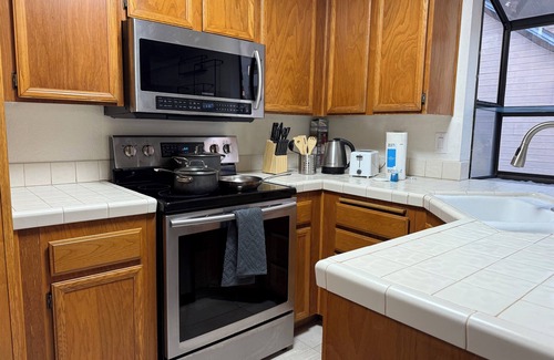 University City Condo | Quiet 2B2B in La Jolla with King Bed, Free Parking & WiFi in sunny San Diego