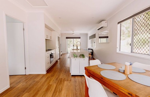Verrierdale House | Quiet 2BR Hideaway, Free Parking, BBQ, Peace & Quiet