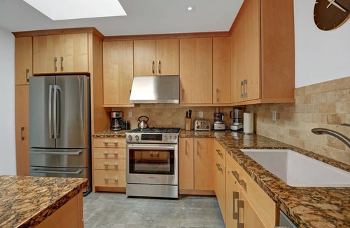 Araby Commons Condo | Quiet 3 bedroom 2 bath Sherwin Barton design Condo in Gardens Villas East - Gard