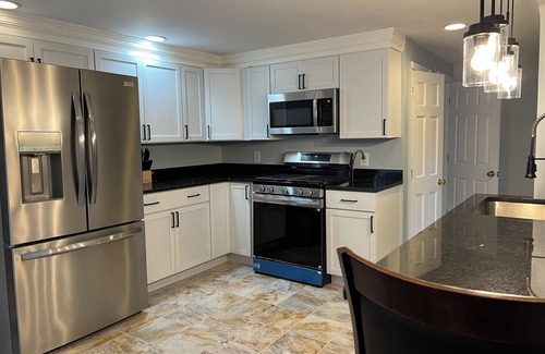 Brunswick Cottage | Quiet 3-bedroom cottage w/2 specious deck with water views in Brunswick w/WiFi