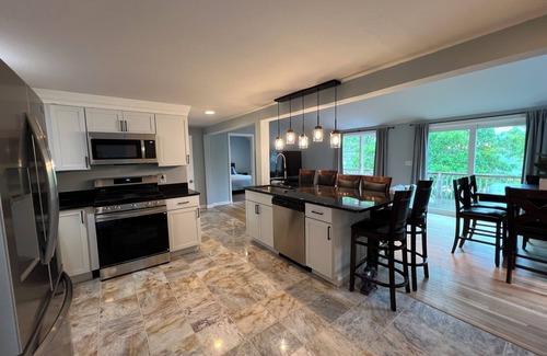 Brunswick Cottage | Quiet 3-bedroom cottage w/2 specious deck with water views in Brunswick w/WiFi