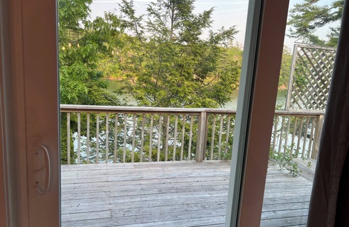 Brunswick Cottage | Quiet 3-bedroom cottage w/2 specious deck with water views in Brunswick w/WiFi