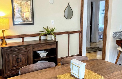 Shorewood Apartment | Quiet "3" Bedroom Home I Shorewood