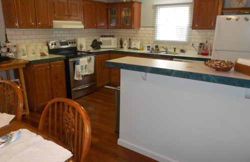 Harkers Island House | Quiet 3 bedroom, 2 Bath Home located within 1/2 mile of ferry to Cape Lookout