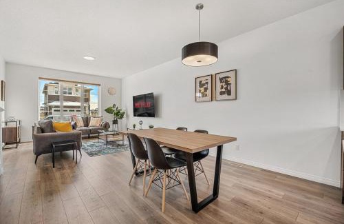 Calgary House | Quiet 3BR And 2 Bath Home In Calgary Near Airport