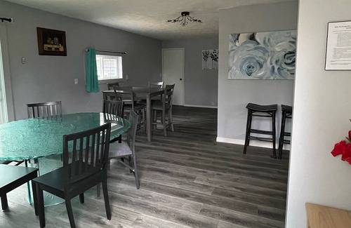 Hamilton House | Quiet 5 bedroom home with hot tub and EV Charger.