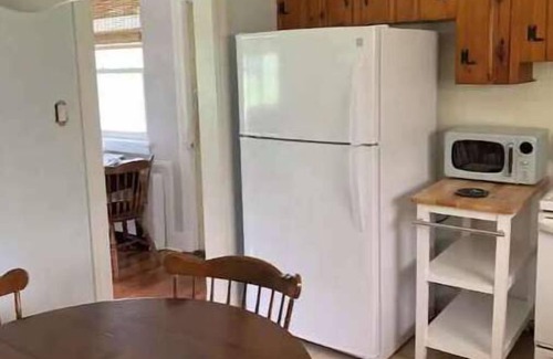 North Chesterfield House | Quiet 50s Rancher in Bon Air
