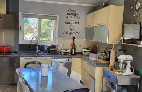 Morta Villa | Quiet, air-conditioned villa with private pool 5 minutes from sea and mountains.