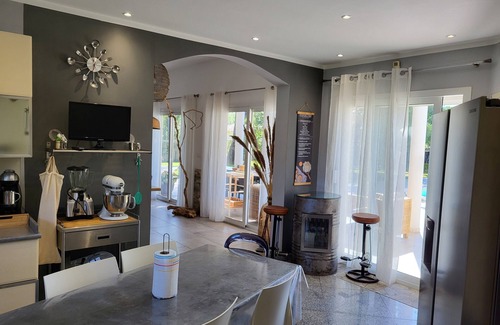Morta Villa | Quiet, air-conditioned villa with private pool 5 minutes from sea and mountains.