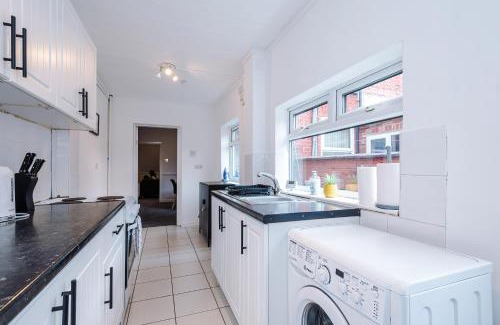 Latchford Apartment | Quiet and Comfortable Home