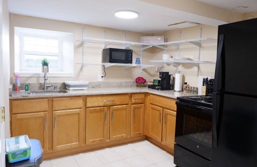 Medford Apartment | Quiet and Cozy 1Br Apt, Free Parking, Laundry, Close to I-93!