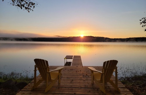 Armour Cottage | Quiet and Cozy Lakefront Cottage