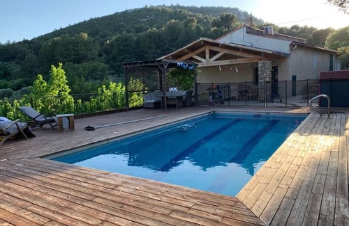 Aubagne Villa | Quiet and Hillside Aubagne at the foot of Garlaban
