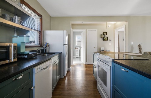 Jeffersonville Apartment | Quiet and Quaint Carriage House: Sabai Sabai