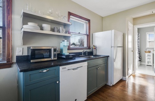 Jeffersonville Apartment | Quiet and Quaint Carriage House: Sabai Sabai